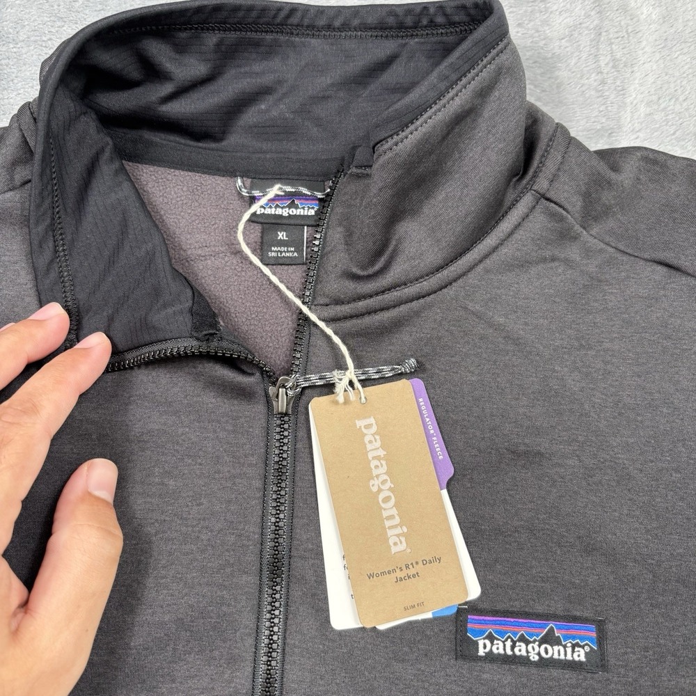 Patagonia Womens R1 Daily Jacket Ink Black X-Dye 40515 Size XL NWT - Picture 2 of 6